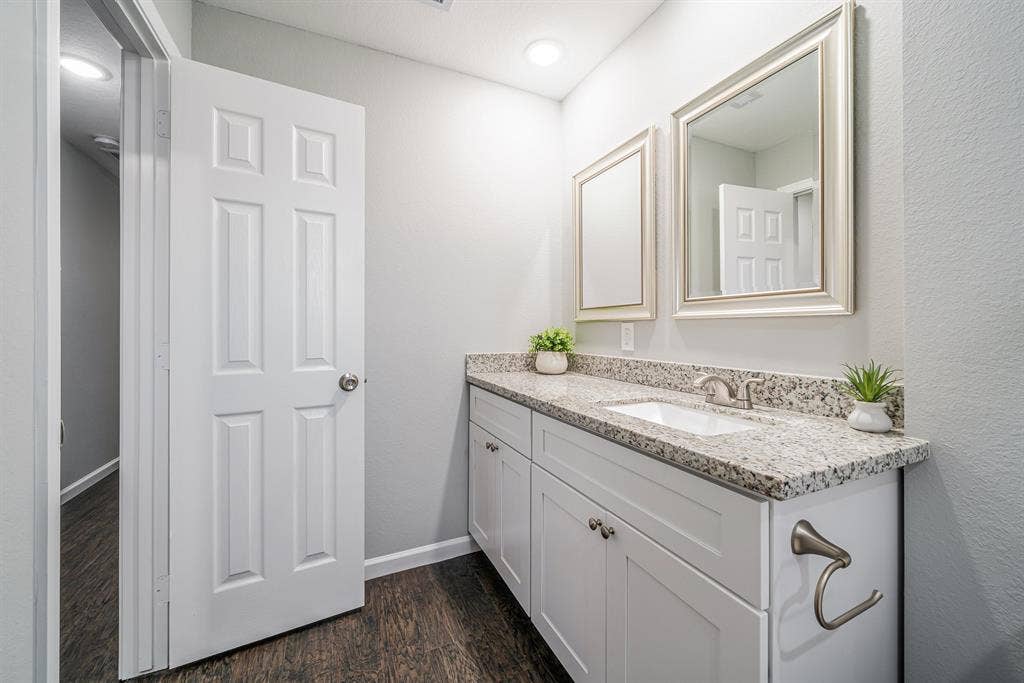 7 BR in Houston