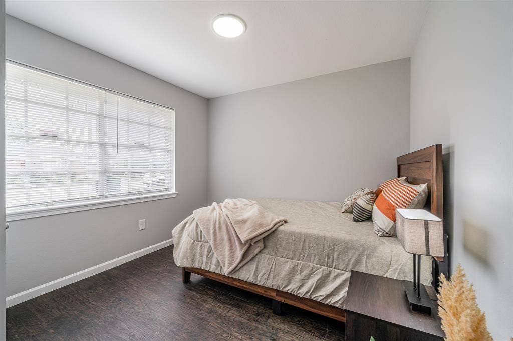 7 BR in Houston