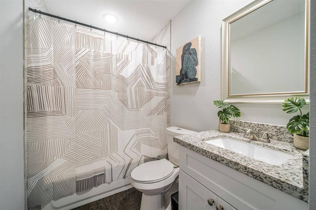 7 BR in Houston