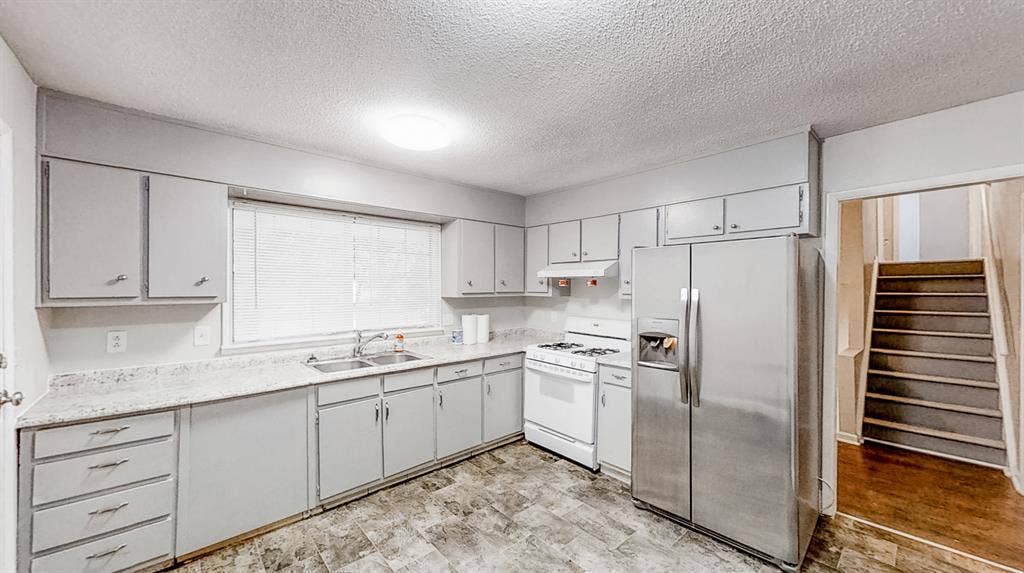 7 BR in Stone Mountain