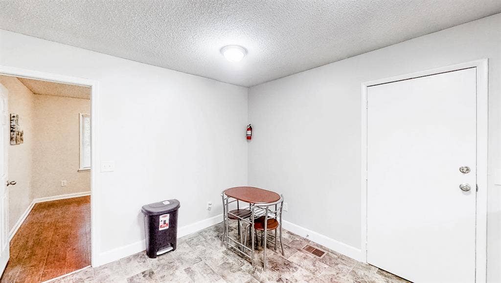 7 BR in Stone Mountain