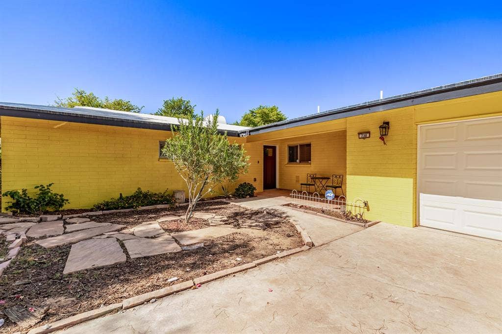 8 BR in Phoenix
