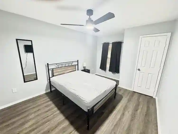 9 BR in Houston