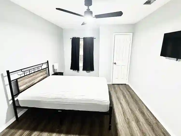 9 BR in Houston