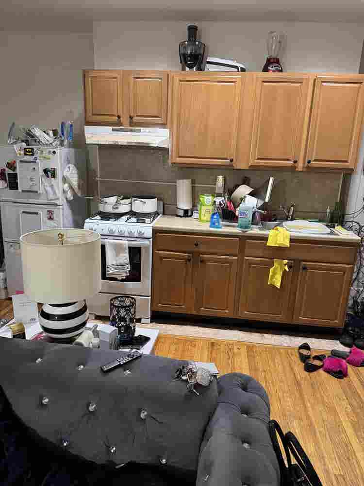 HUGE 1 Br Apartment- Top Floor