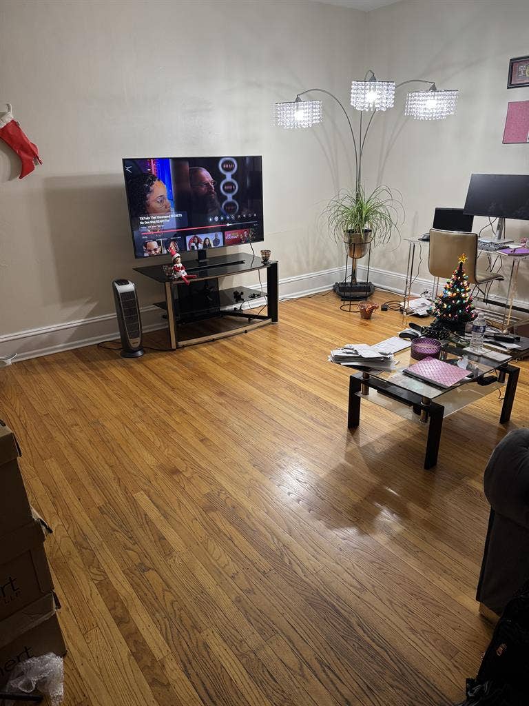 HUGE 1 Br Apartment- Top Floor