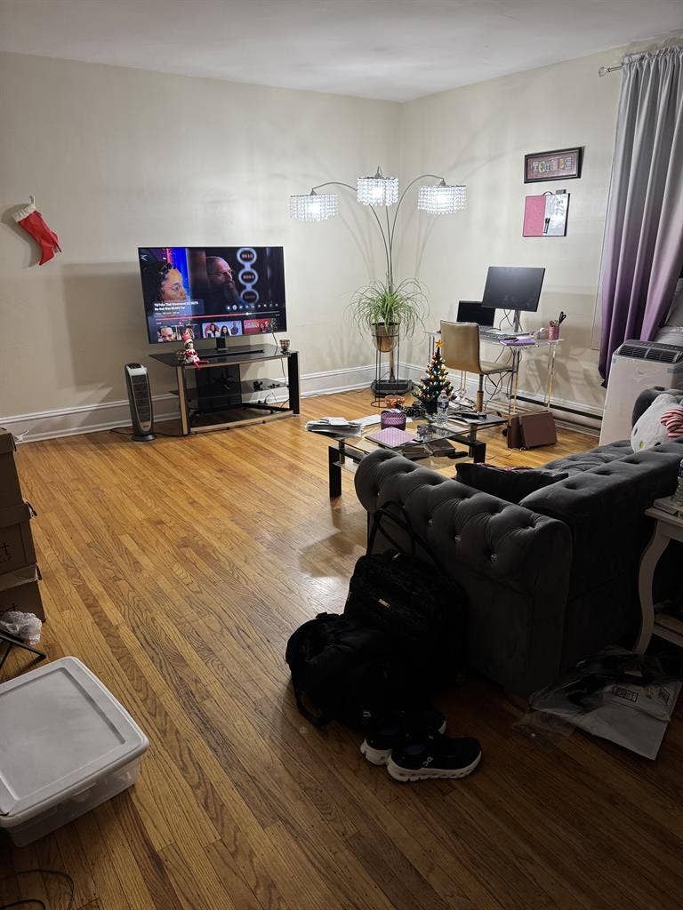 HUGE 1 Br Apartment- Top Floor