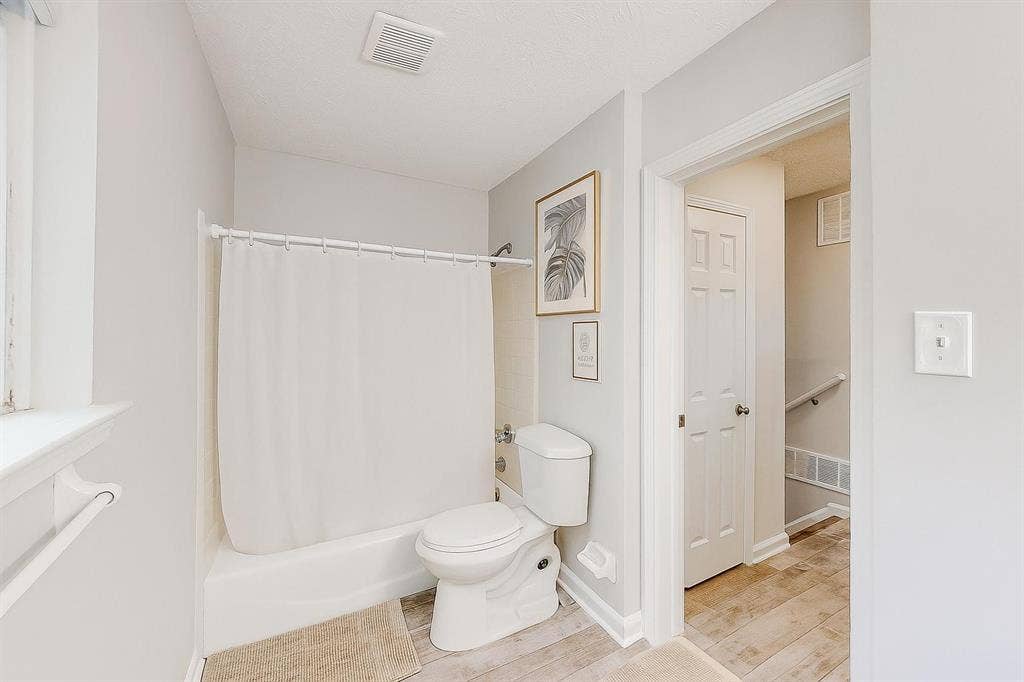 7 BR in Riverdale