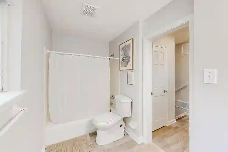 7 BR in Riverdale