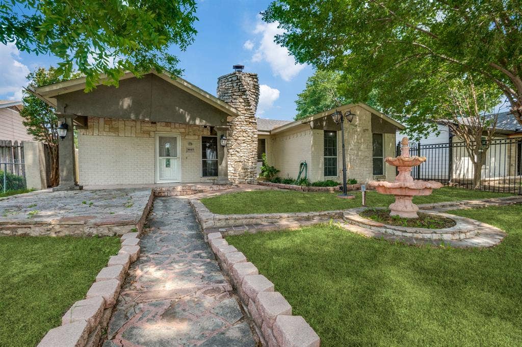 8 BR in Dallas