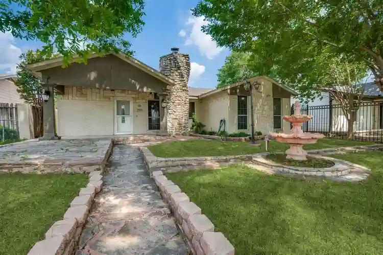 8 BR in Dallas