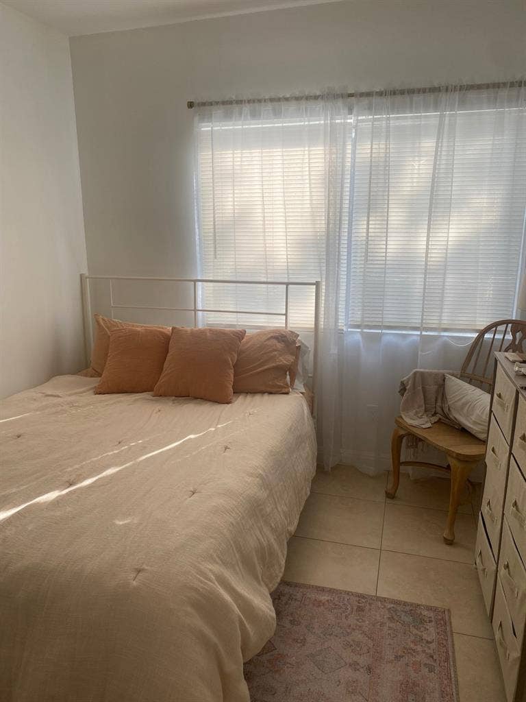 Room / bathroom for rent in USC