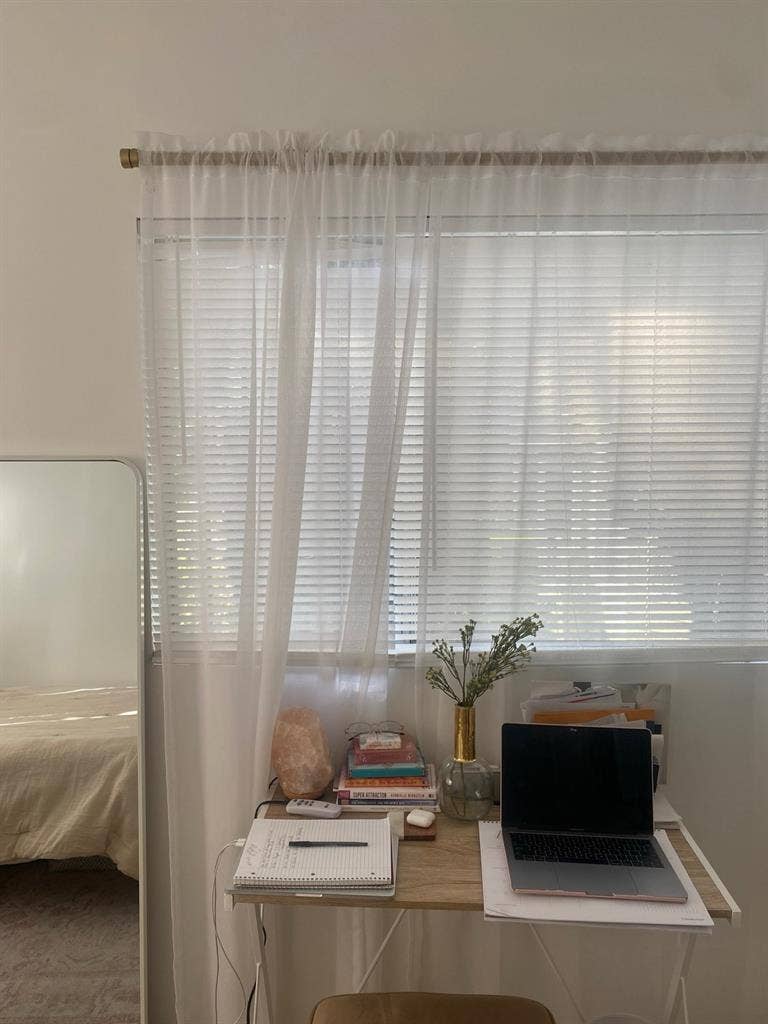 Room / bathroom for rent in USC