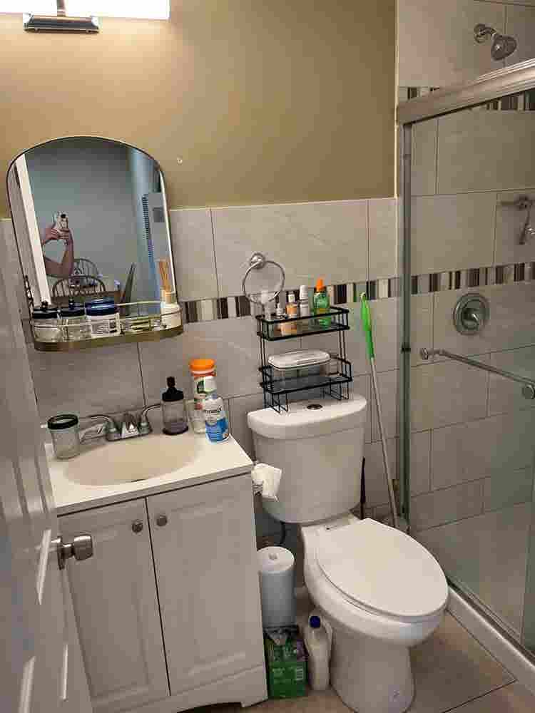 Room / bathroom for rent in USC