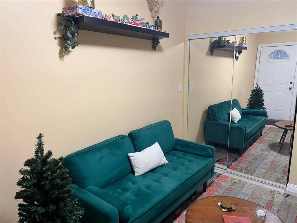 Room / bathroom for rent in USC