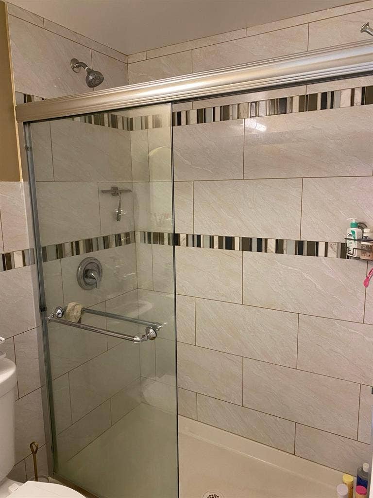 Room / bathroom for rent in USC
