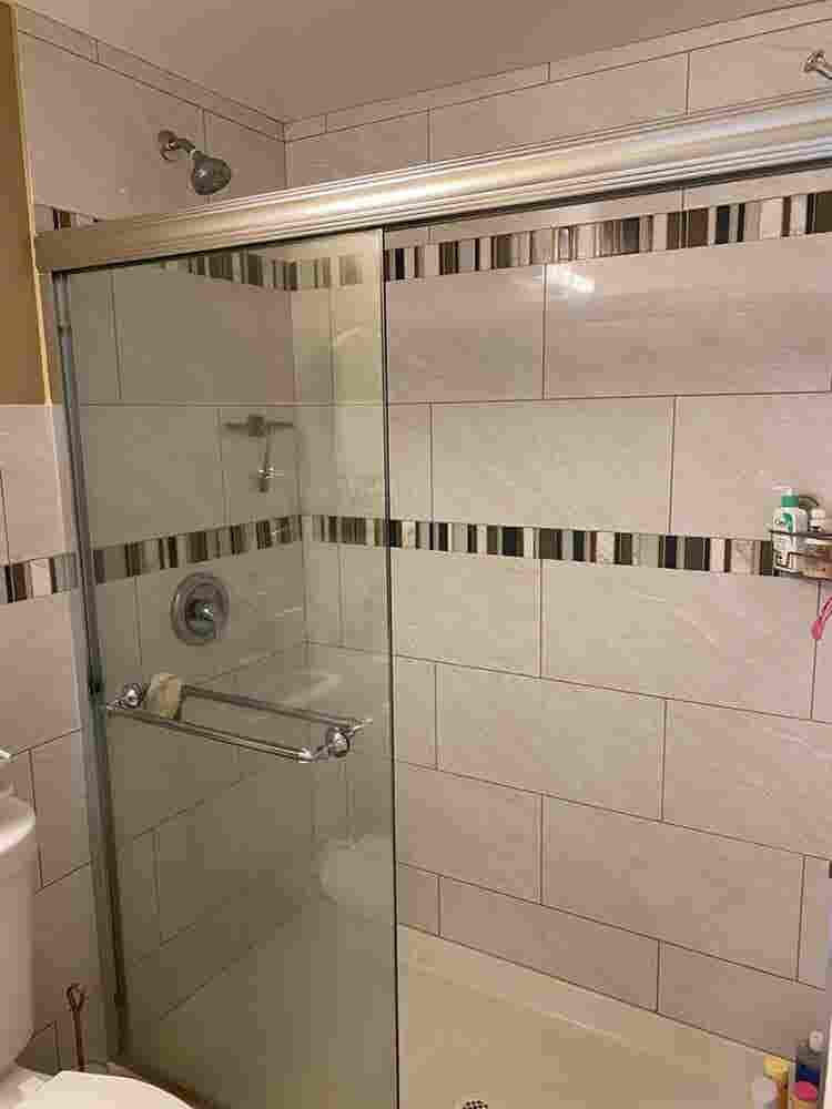 Room / bathroom for rent in USC