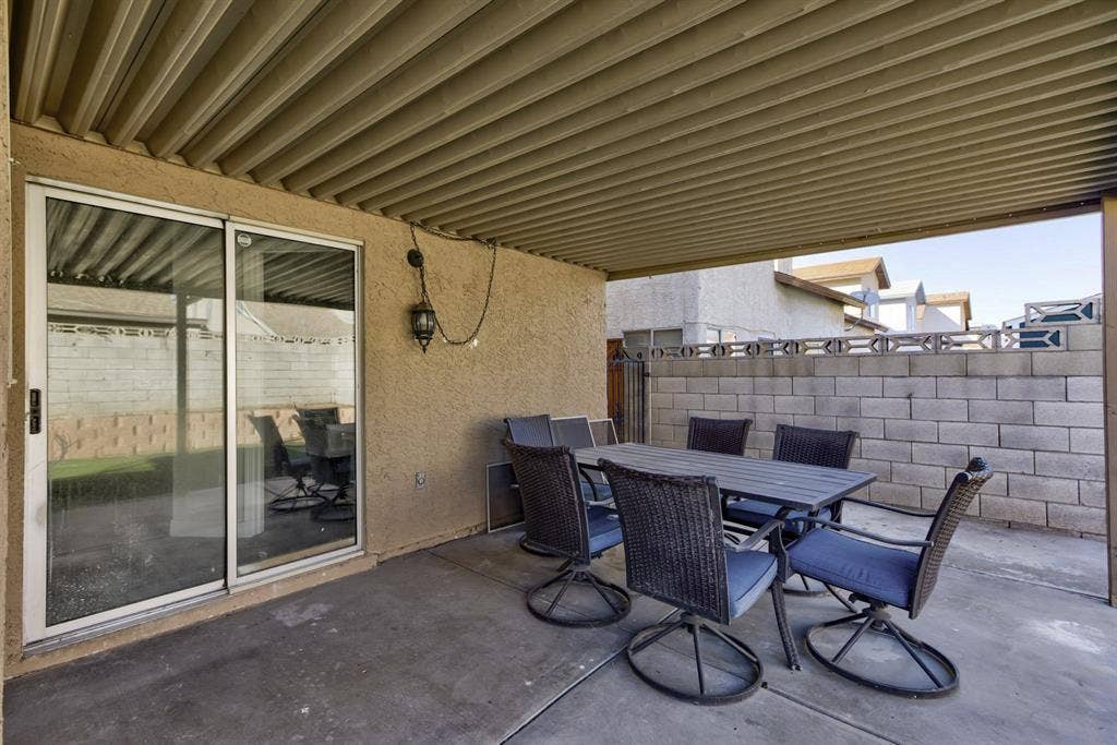 8 BR in Henderson