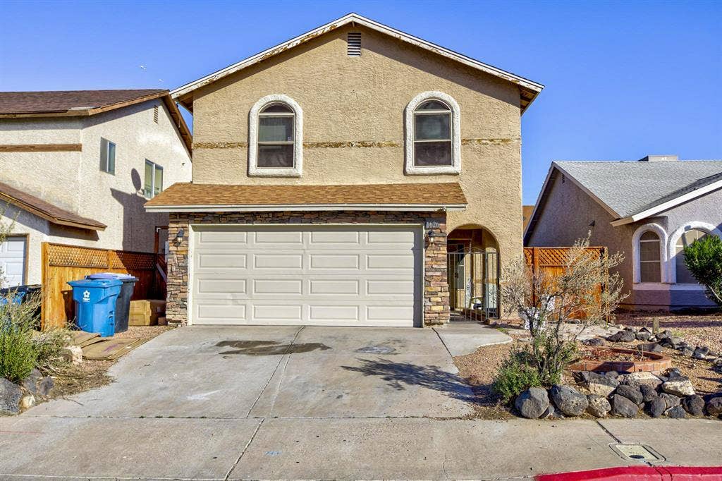 8 BR in Henderson