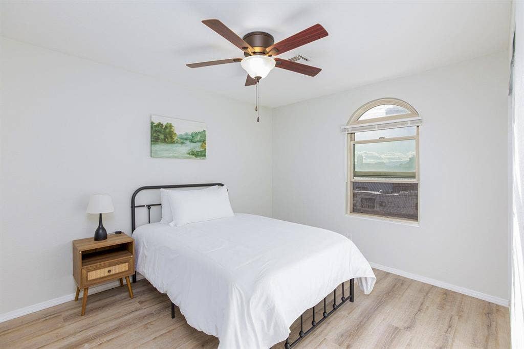 8 BR in Henderson