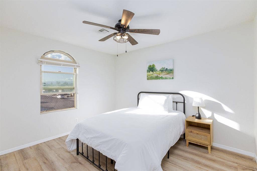 8 BR in Henderson