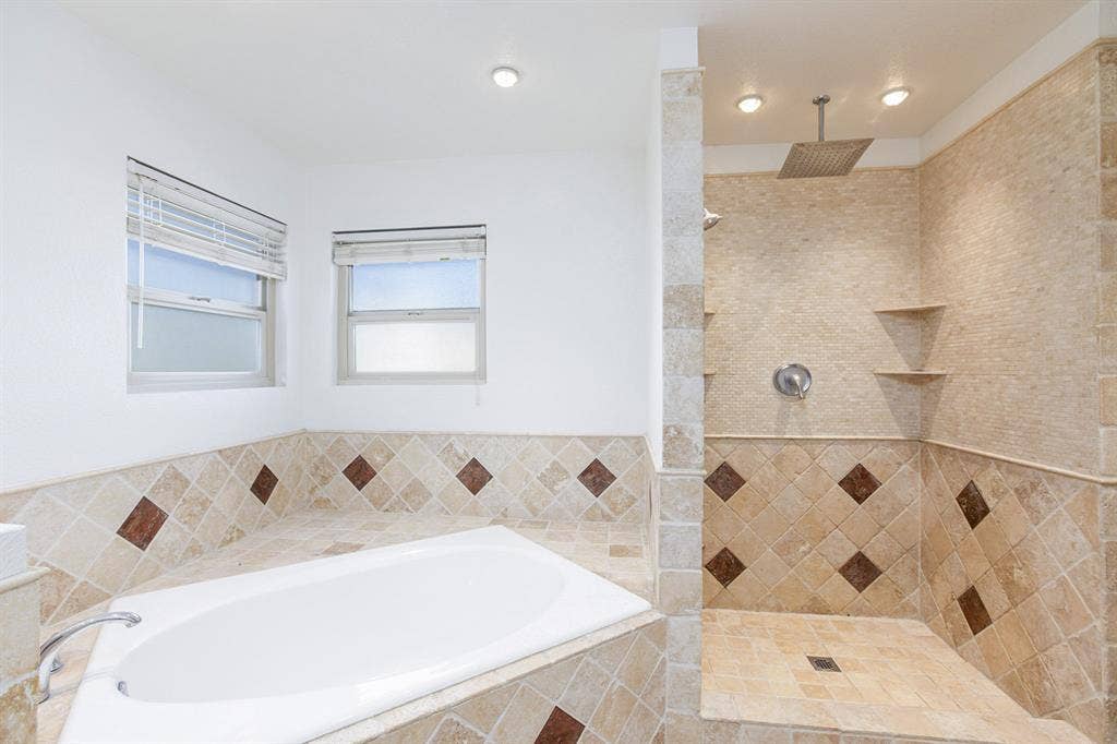 8 BR in Henderson