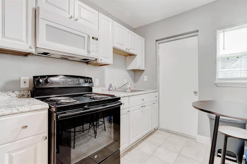 6 BR in Jacksonville