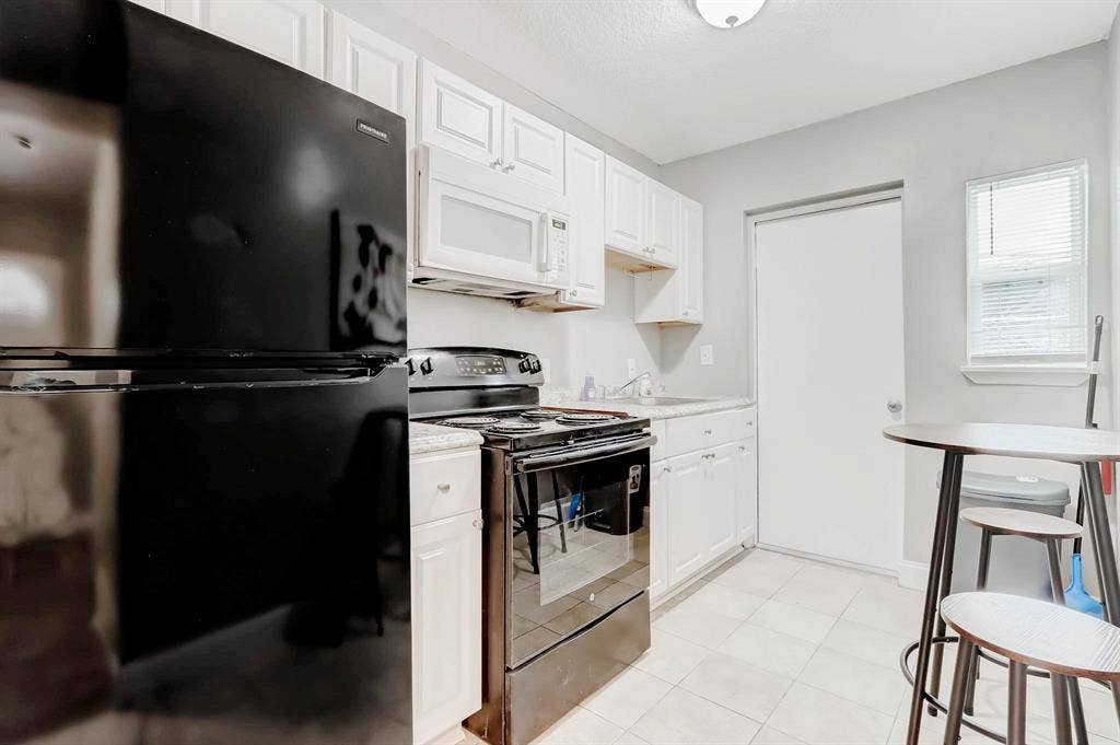 6 BR in Jacksonville