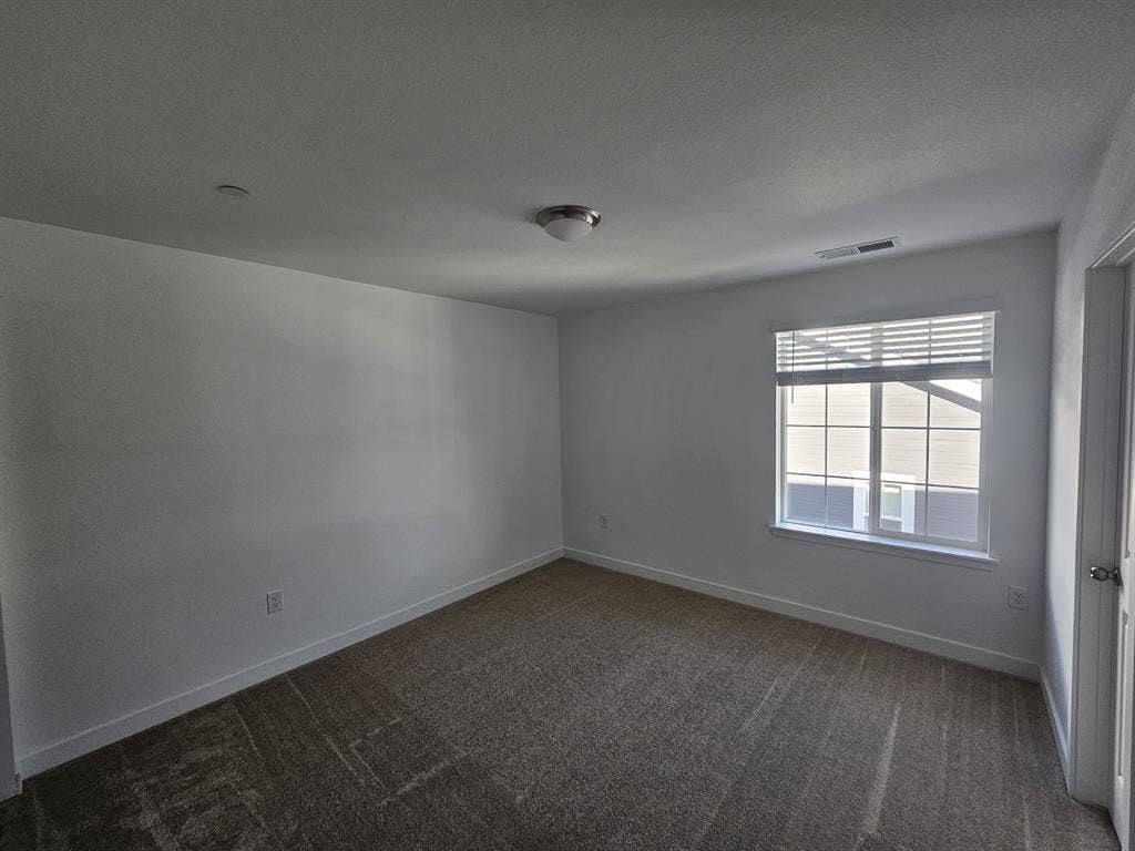 Erie Room – All Utilities Incl.