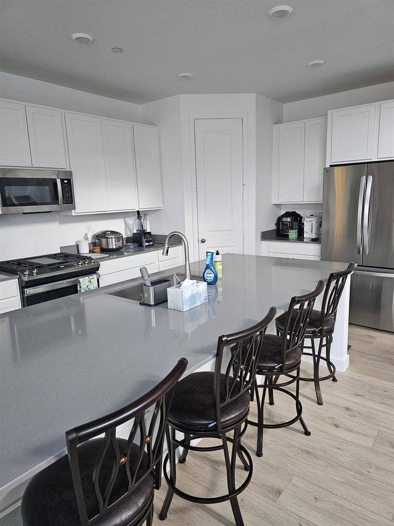 Erie Room – All Utilities Incl.