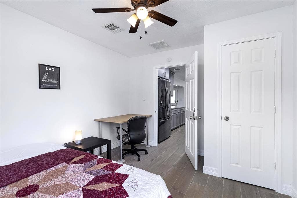 7 BR in Houston