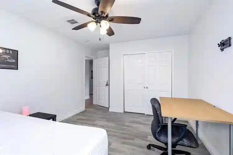 7 BR in Houston