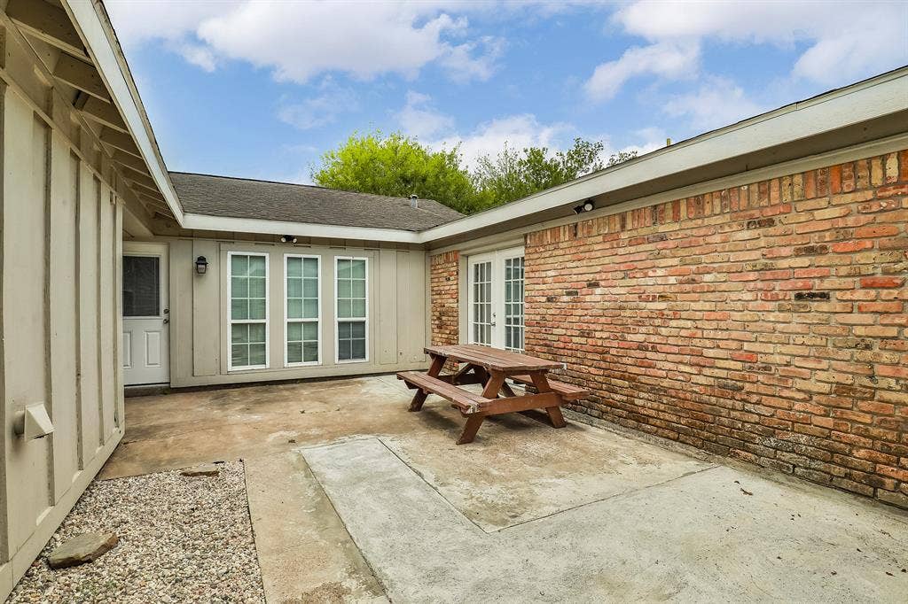 7 BR in Houston