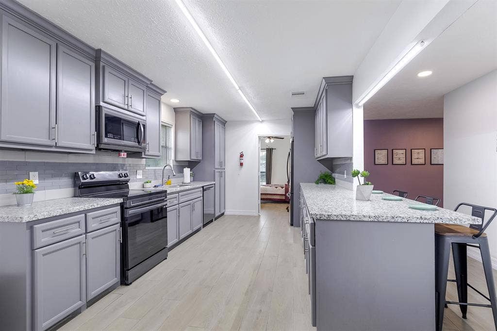 7 BR in Houston