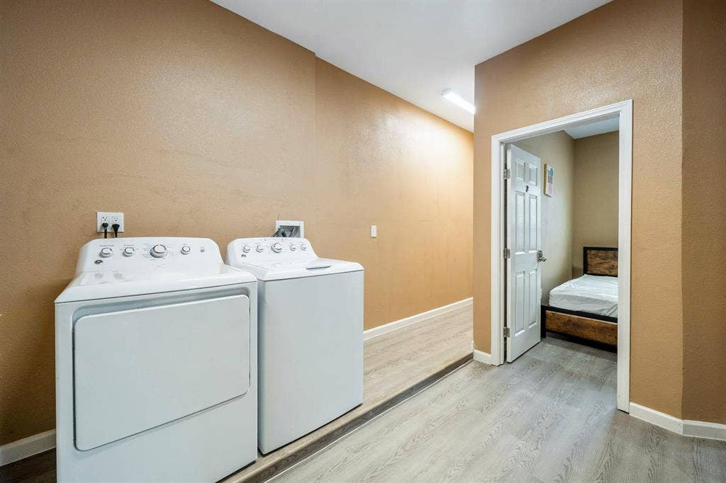 8 BR in Houston