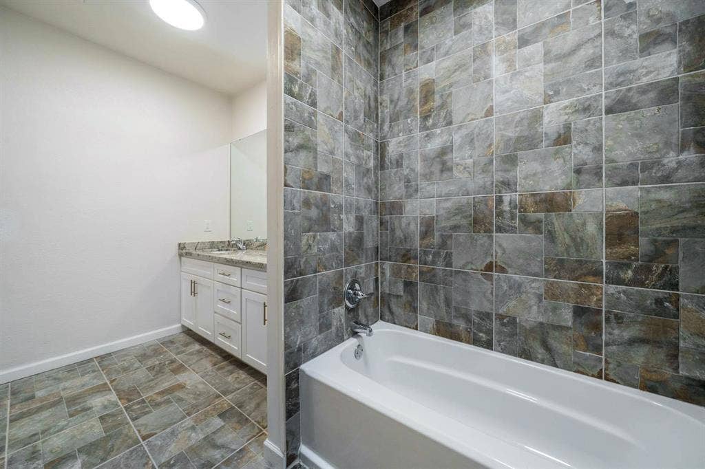 8 BR in Houston