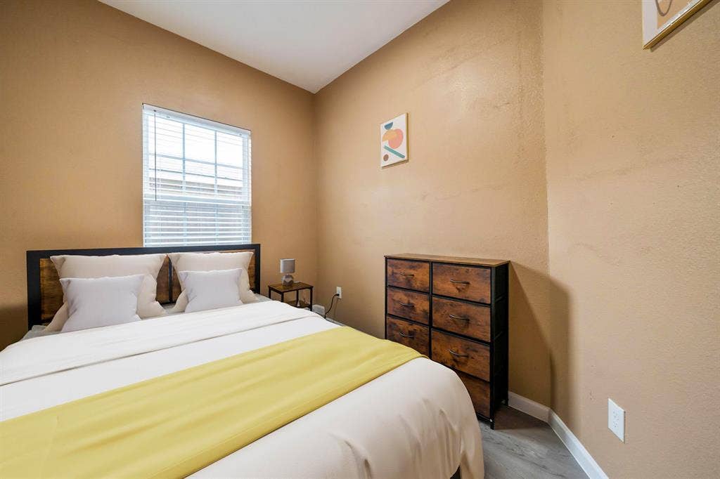 8 BR in Houston