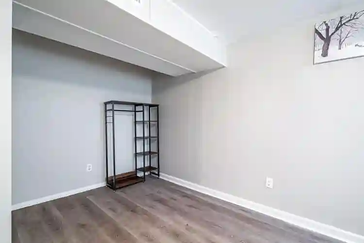 8 BR in Riverdale