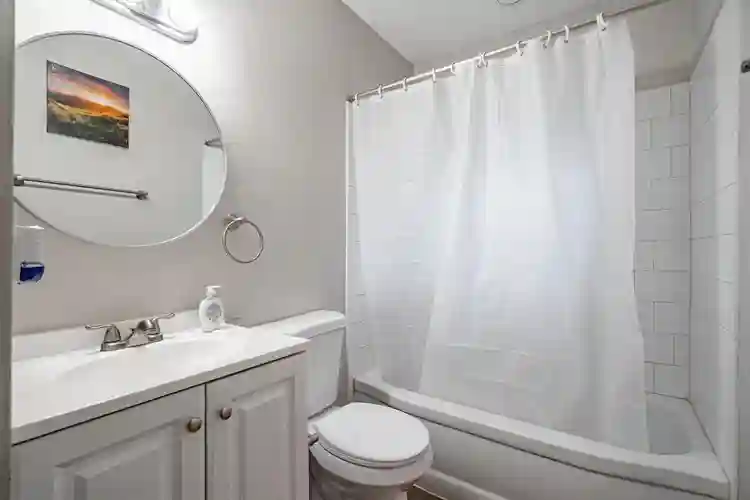 8 BR in Riverdale