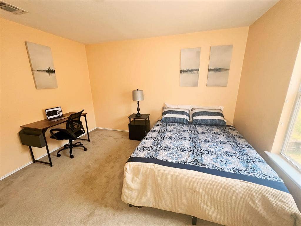 9 BR in Northeast Side