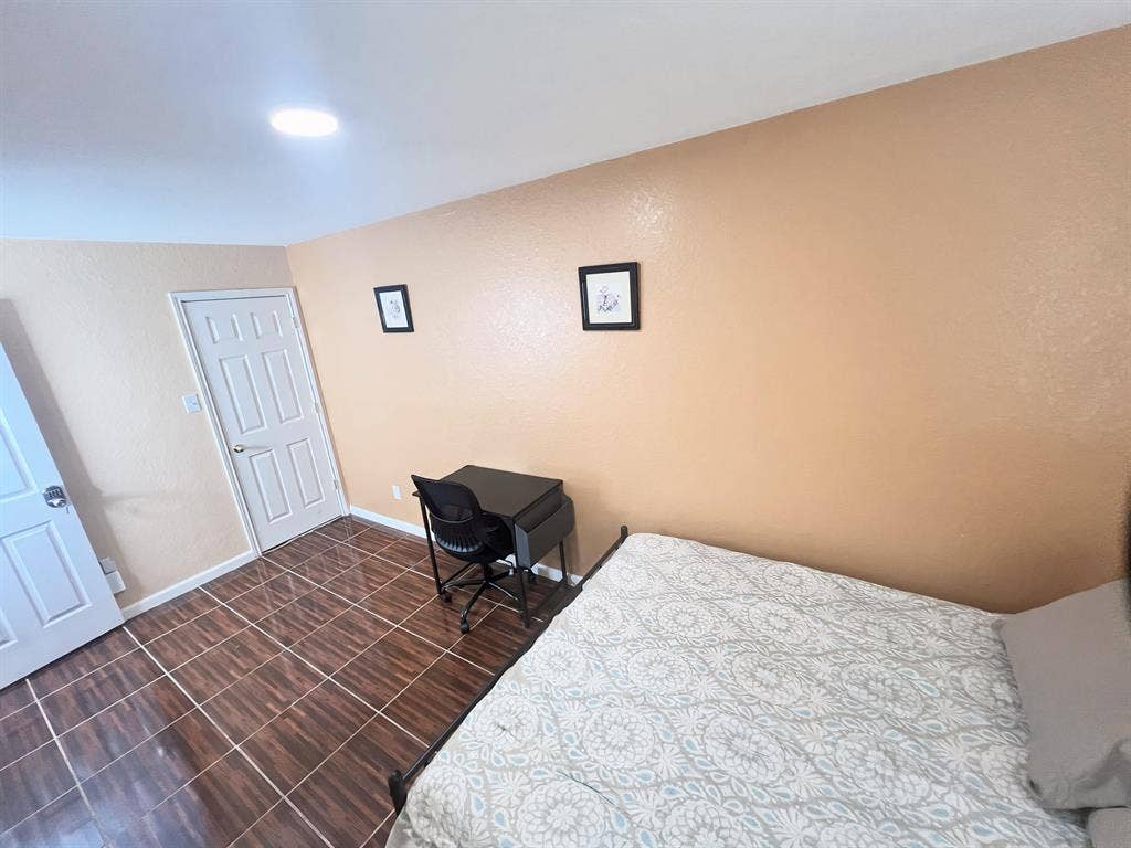 9 BR in Northeast Side
