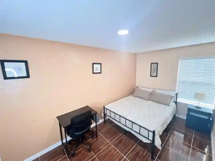 9 BR in Northeast Side