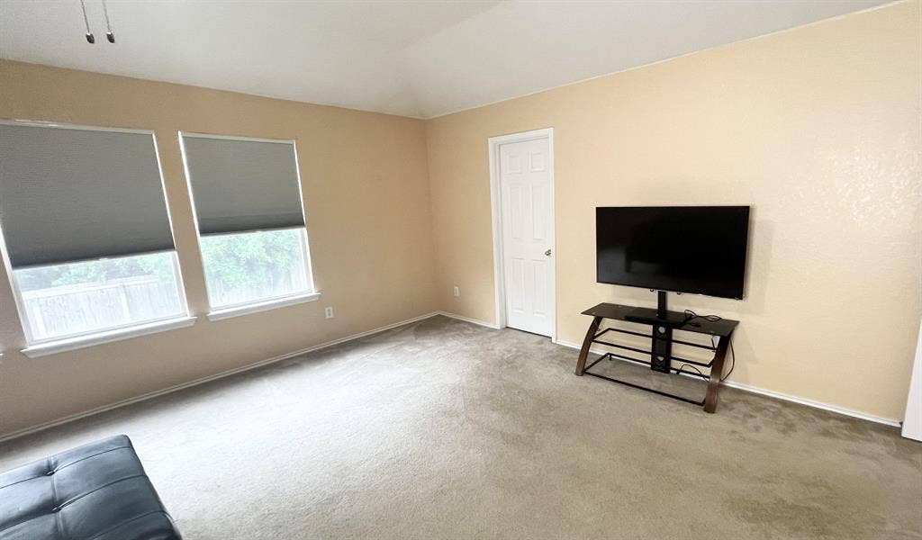 9 BR in Northeast Side