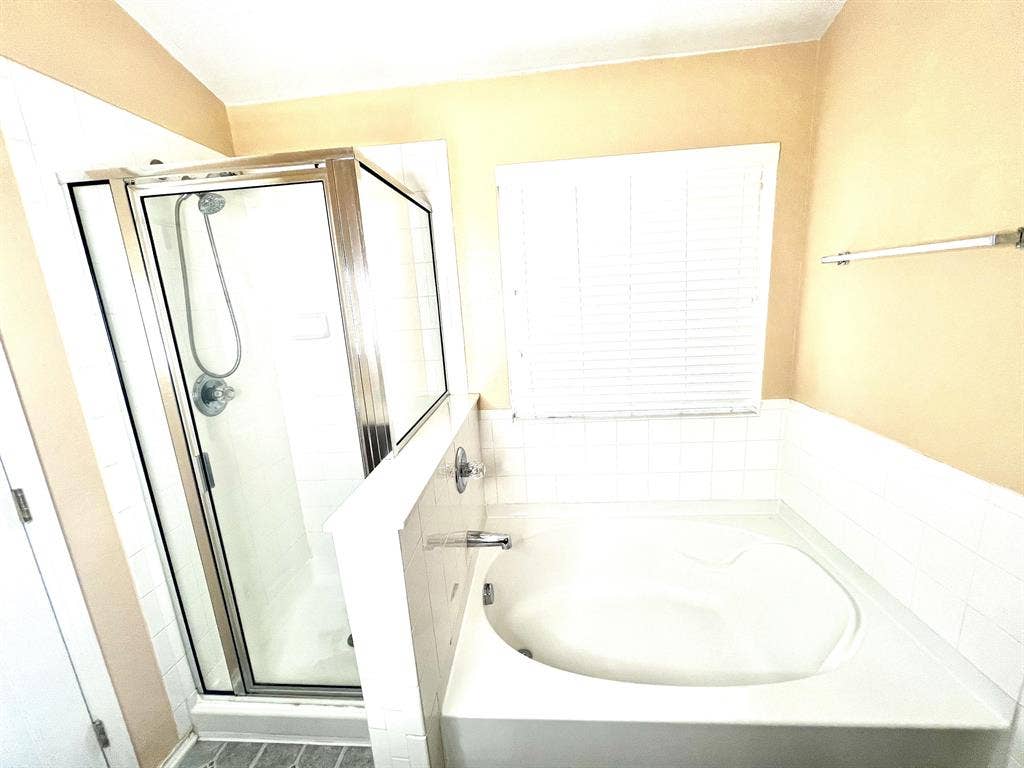 9 BR in Northeast Side