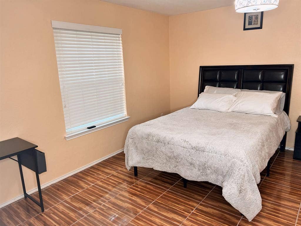 9 BR in Northeast Side