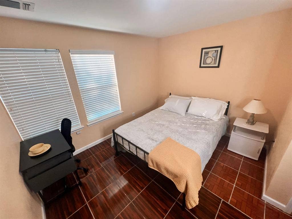 9 BR in Northeast Side
