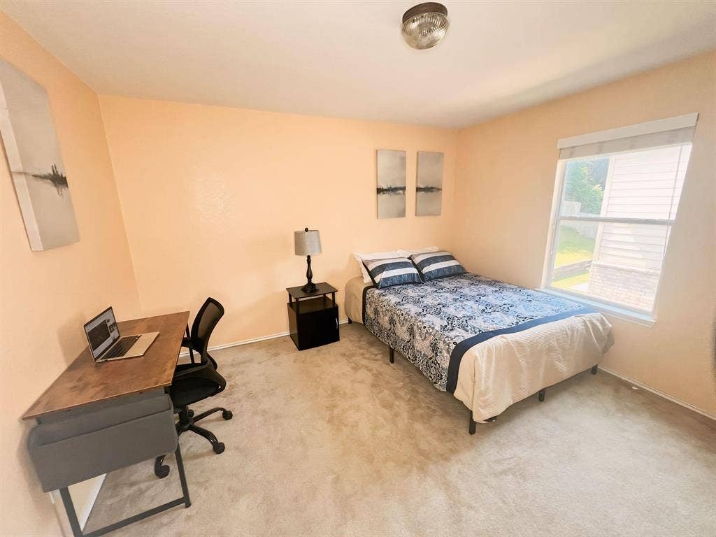 9 BR in Northeast Side