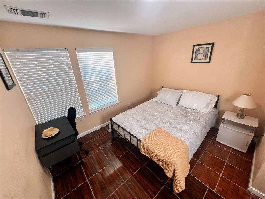 9 BR in Northeast Side