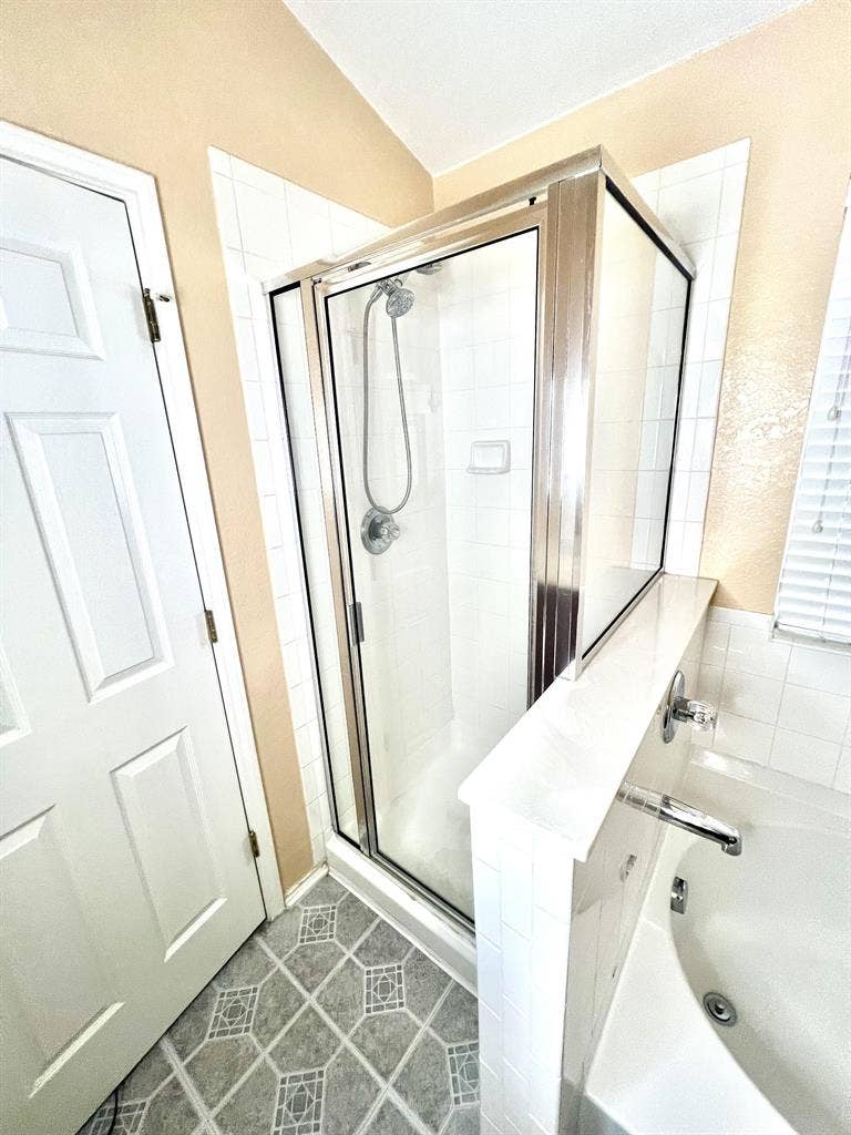 9 BR in Northeast Side