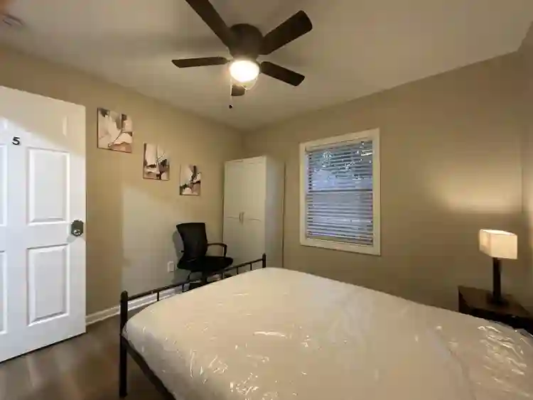 8 BR in Houston